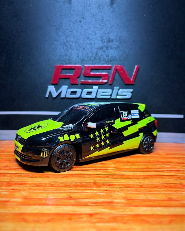 Modelo a escala VW Golf con livery de competición — RSN Models Uruguay